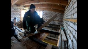 Поднимаем потолок на двутавровые балки. Перекрытие второго этажа.