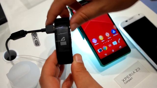 Sony Smartband Talk Hands-On смотреть онлайн