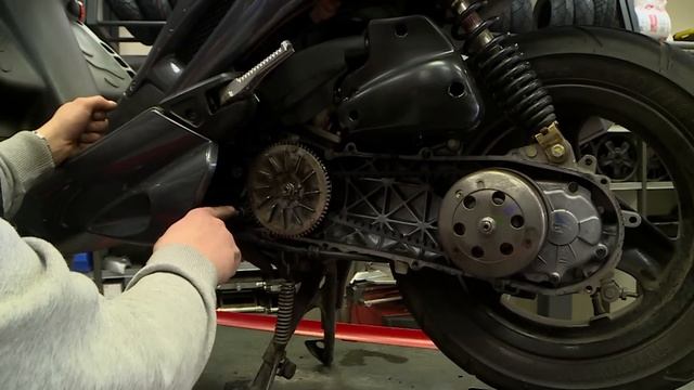 PEUGEOT ONTGRENZEN | VOL GAS MET JOEY смотреть онлайн