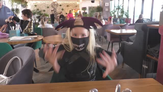 Хеллоуин с Бабой Ягой смотреть онлайн