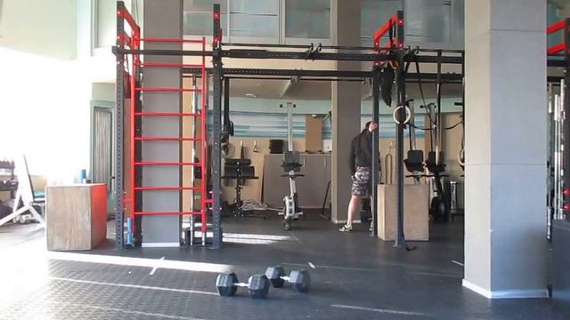 Charles Blatt two crossed 30 kg dumbbells one hand clean and press. "Подъем Чарльза Блатта" - 60 кг смотреть онлайн