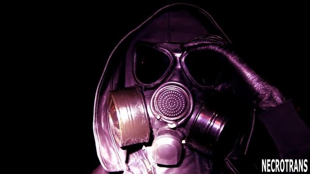 Противогаз НТП-18 (ПМК-2 с двумя фильтрами) в черном исполнении и кожаный плащ мантия смотреть онлайн