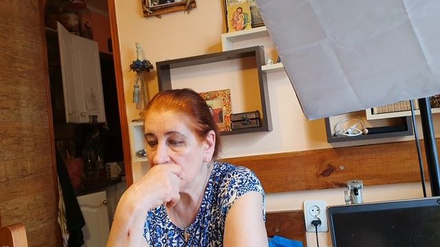 Мама испугалась камеры ..быстро согласилась.селопенсия.родители дети