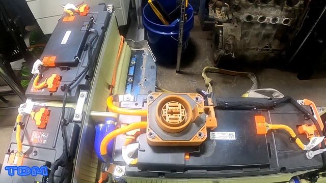 Starting Process of Diagnosing Chevy Volt Codes / Actual Removed Battery Video! смотреть онлайн