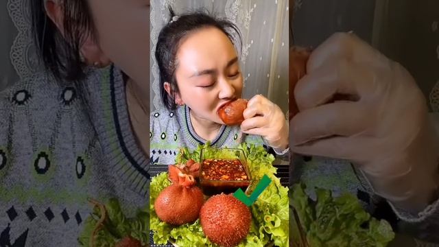 КИТАЙЦЫ ЕДЯТ НА КАМЕРУ /АСМР ЕДА. ???? смотреть онлайн