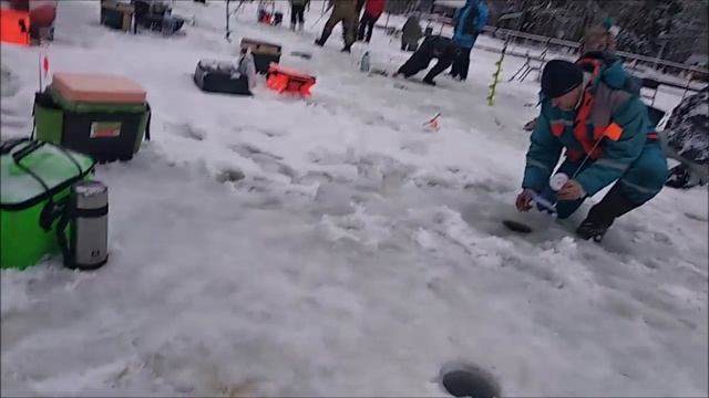 Крупная рыба не прощает небрежного к ней отношения. Клёвое место, Лосиный остров. смотреть онлайн