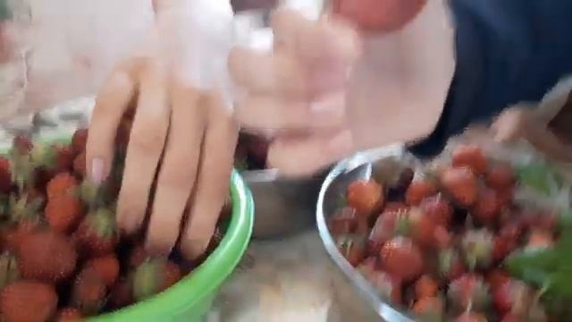 Собираем урожай клубники смотреть онлайн