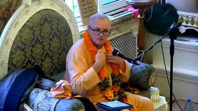 Как сильно джапа мала усиивает привязанность к джапе. Е.М. Джагадатма пр. Воспевание. Святое Имя смотреть онлайн