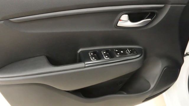 Kia Rio БЕЛЫЙ смотреть онлайн