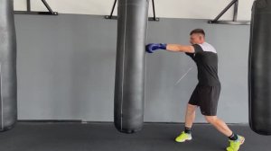 Работа на мешке, самые простые комбинации для новичков в боксе!