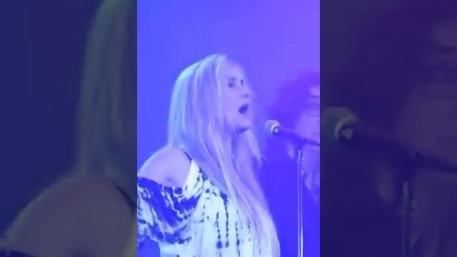 Sass Jordan sings Pissin’ Down live смотреть онлайн