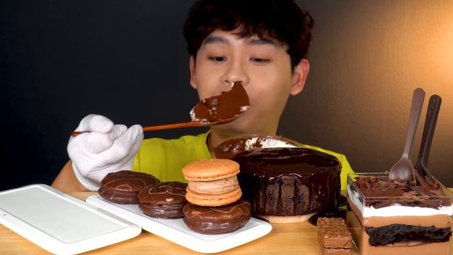 ASMR 초콜릿 디저트 파티 🍫 초콜릿무스 롤케익 몽쉘 마카롱 몰티져스 먹방~! Chocolate Dessert Party Choco  Cake Spoon Roll MuKBang