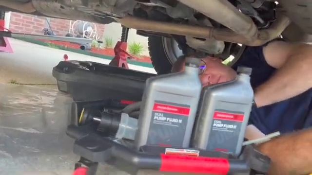 2017-2022 Honda CR-V Rear Differential Fluid Change (AWD models only) смотреть онлайн