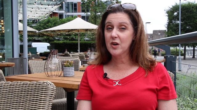 WHAT TO KNOW ABOUT EATING OUT IN LONDON | RESTAURANT DIFFERENCES US vs UK смотреть онлайн