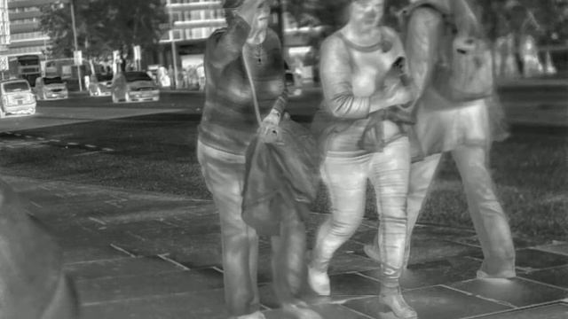 640X480 London Street смотреть онлайн