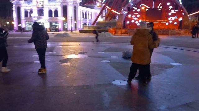 Харьков, танцы в парке; Света с молодёжью (отрывок). смотреть онлайн