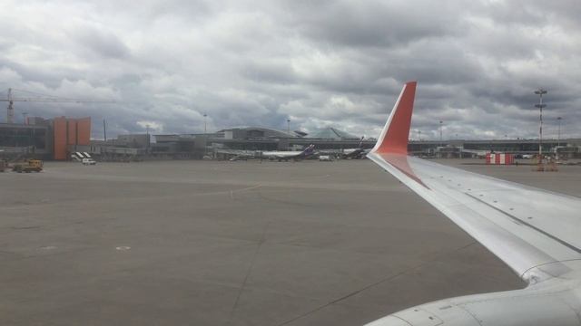 Перед взлетом, аэропорт Шереметьево, Москва смотреть онлайн