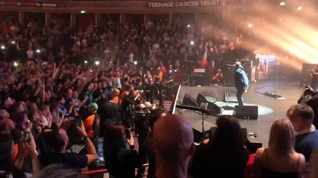Liam Gallagher TCT @ RAH 26/03/22 Intro and Hello смотреть онлайн