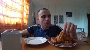 МУКБАНГАСМР ПИРОЖНЫЕЭКЛЕРКОЛЕЧКО ЗАВАРНОЕ ПАЛЬЧИКИ со СГУЩЕНКОЙи КОФЕОБЖОРEATINGASMRMukbang#155