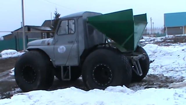 УАЗ Переделанный под разбрасыватель минеральных удобрений . смотреть онлайн