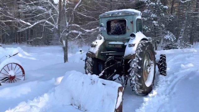 Трактор Т-40 чистит снег смотреть онлайн