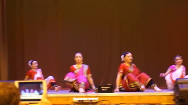 Зажигательный индийский танец смотреть онлайн