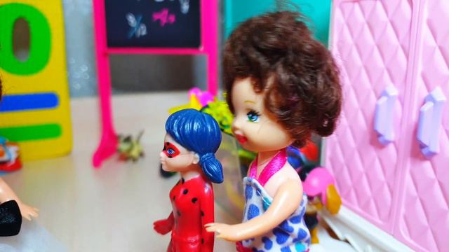 Чья Леди Баг #ladybug 🐞 лучше? | Оля и Света с новой историей игрушек / Whose Lady Bug Is #ladybug