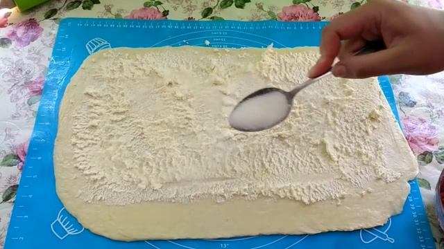 ТВОРОЖНЫЙ РУЛЕТ БЕЗ ДРОЖЖЕЙ,С МАЛИНОЙ И ТВОРОГОМ! смотреть онлайн