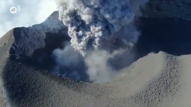 Incredible aerial images of the Popocatépetl crater, Mexico. смотреть онлайн