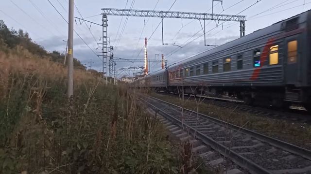 ЭП1-100 с поездом Москва - Мурманск - Анапа смотреть онлайн