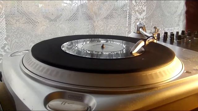 Tracey Ullman - Sunglasses (Stiff 1984). смотреть онлайн