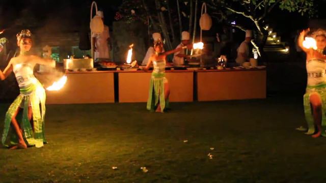 Fire dance at Ayana Resort & Spa, Jimbaran, Bali, Indonesia смотреть онлайн
