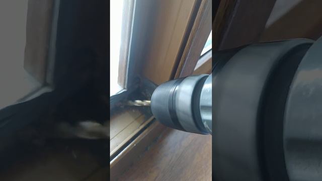 Дует с окон и собирается вода смотреть онлайн