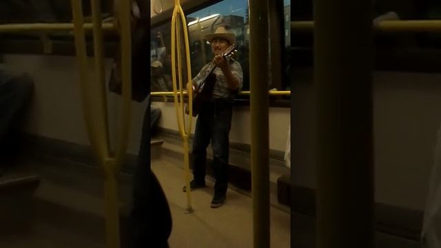 Гитарист в автобусе.Астана 03.08.2016 смотреть онлайн