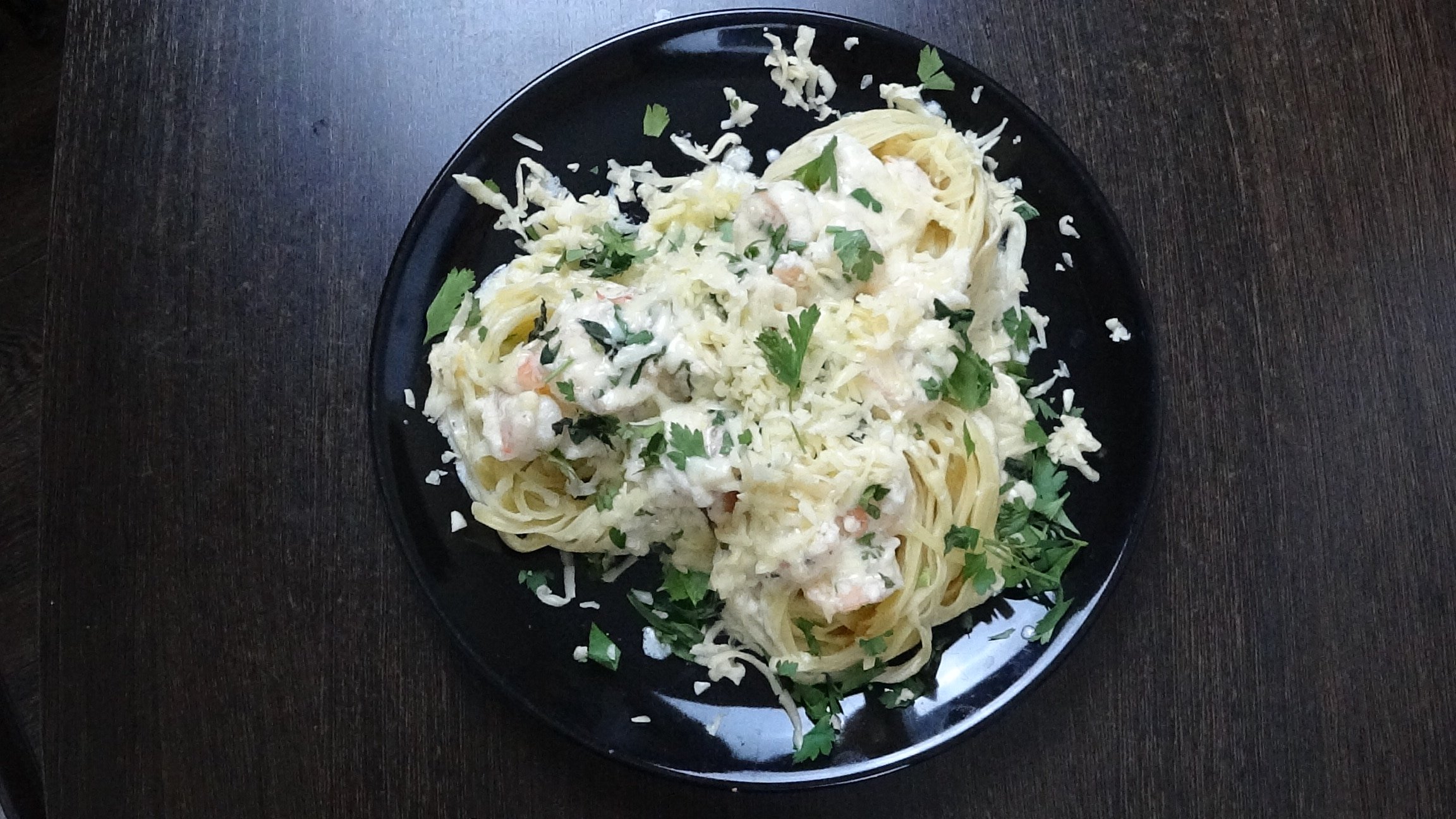 креветки с пастой в сливочном соусе.