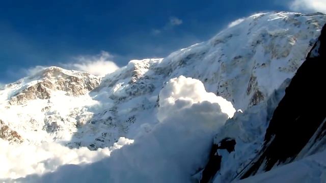 Russian climbers were caught in an avalanche / Альпинисты попали в лавину смотреть онлайн