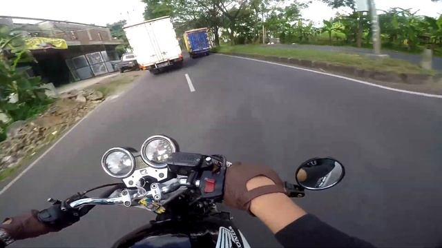 NYOBAIN HONDA CB400 VTEC 2 | Indonesia Motovlog (63) смотреть онлайн