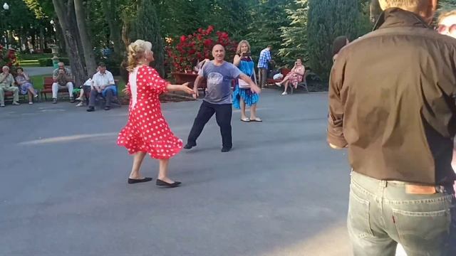 Ты на звонки не отвечай!!!??Танцы в парке Горького!!!??Харьков??2021 смотреть онлайн