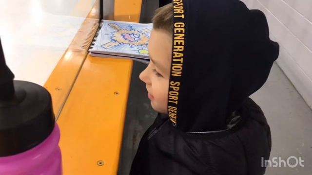 Алиса первый раз на хокее смотреть онлайн