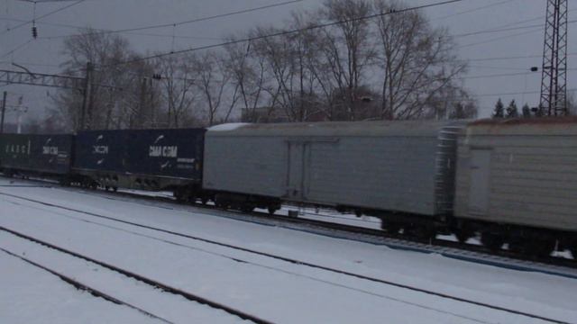Электровоз ВЛ80С-2488 с грузовым поездом смотреть онлайн