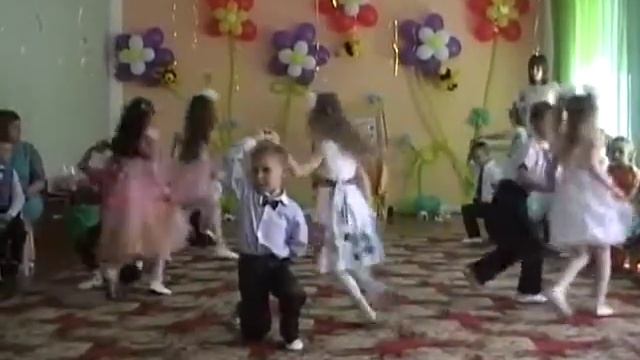 ДОУ № 12 "Аленький цветочек" г.Шахтёрск Вальс - 2017 смотреть онлайн