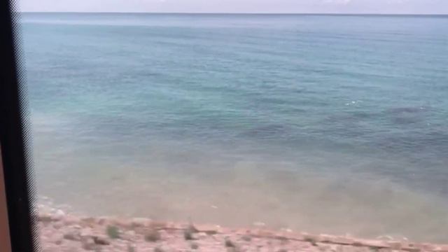 Небольшой вид из окна Ласточки на перегоне Шепси-Лазаревская смотреть онлайн