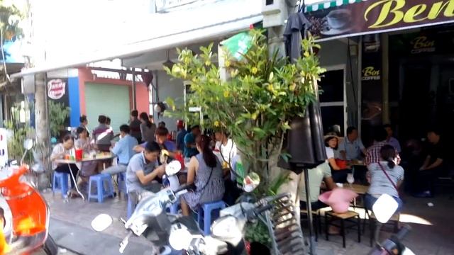 Утренний суп на Biet Thu. Нячанг. Вьетнам. смотреть онлайн