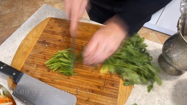 Наивкуснейший салат из зеленой редьки, моркови и огурца. Улетает на Ура! смотреть онлайн