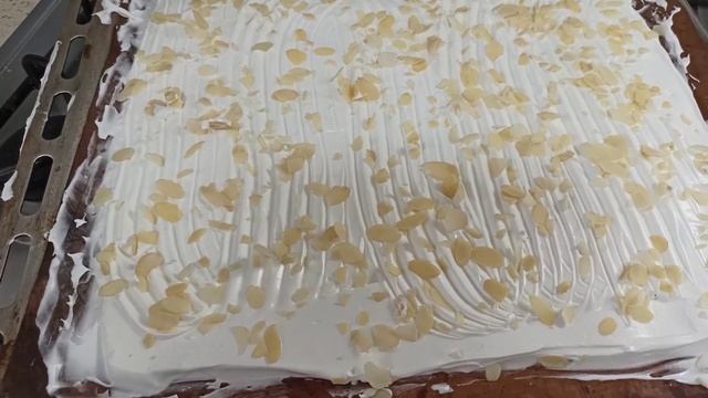 МЕРЕНГОВЫЙ РУЛЕТ.Я его сделала!!! с лимонной начинкой.