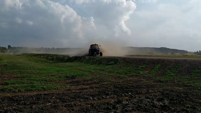 Что делает этот трактор!? смотреть онлайн