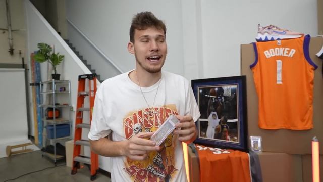 Opening $10,000 NBA Mystery Box! смотреть онлайн