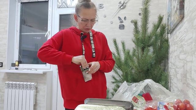Закупилась к приему гостей, завтра будем провожать старый год🤗🤗🤗🌲🌲🌲🤩🤩🤩 смотреть онлайн