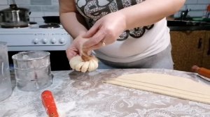 Стряпуха на кухне ?