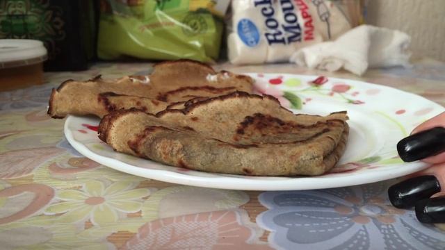 ASMR eating chewing whisper - Pancakes / АСМР жевание чавканье шепот - Блины пп смотреть онлайн